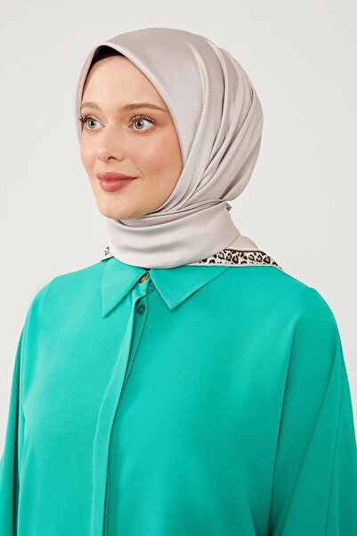 Levidor Ψηφιακό κασκόλ με μπεζ στρίφωμα με λεοπάρ σχέδιο