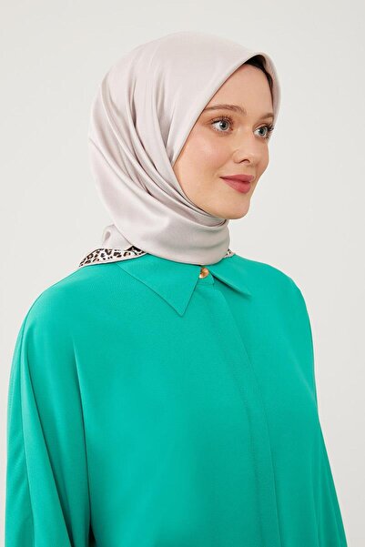 Levidor Ψηφιακό κασκόλ με μπεζ στρίφωμα με λεοπάρ σχέδιο