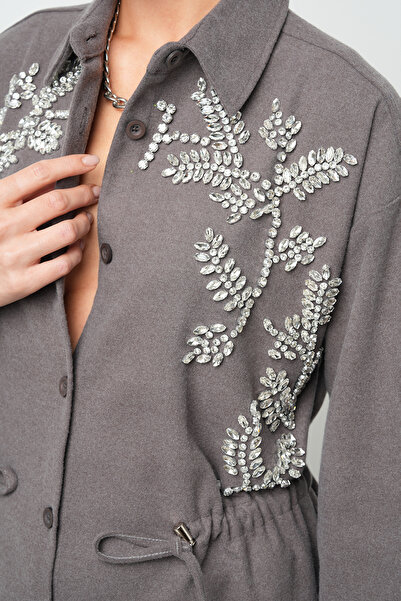 Orfeo Negro Γυναικείο μονόχρωμο μακρύ μπουφάν με κεντημένο πέτρινο σχέδιο, κατάλληλο για το μακρύ μαντίλι