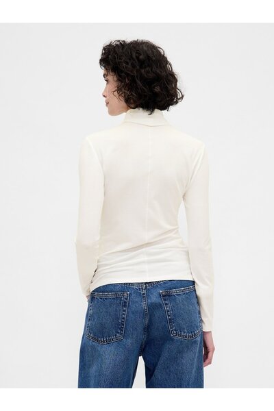 GAP Kadın Beyaz Tüy Hafifliği Kayık Yaka Kazak