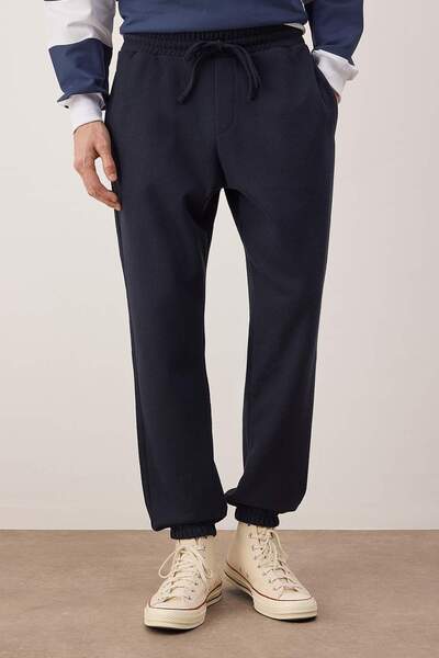 Trendyol Collection Marineblauer, regulär geschnittener, elastischer Pyjamahose mit weicher Textur und Struktur, TMNAW26PJ00000