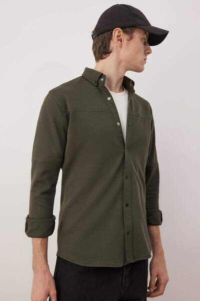 Trendyol Collection Khakifarbenes, regulär geschnittenes, strukturiertes Herrenhemd TMNAW26GO00023