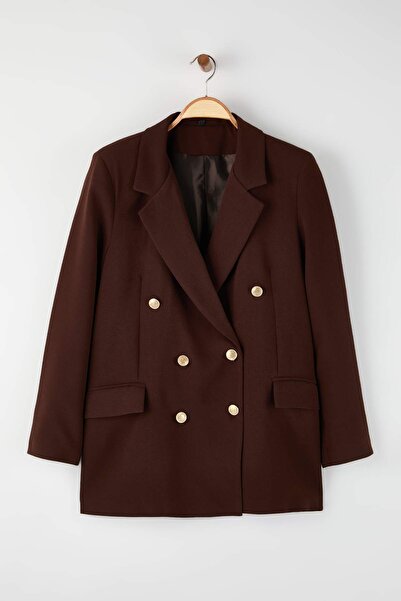 Trendyol Curve سترة بليزر منسوجة ذات أزرار مزدوجة مبطنة باللون البني TBBAW26AG00011