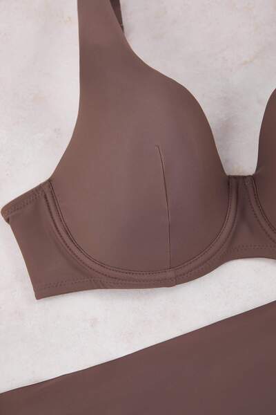 Trendyol Curve طقم ملابس داخلية بني اللون مقاس كبير جداً TBBAW26DG00006