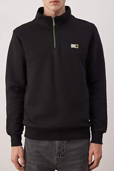 Trendyol Collection Black Regular/Normal Cut Textured Label Detailed Zippered Sweatshirt Tmnaw26Sw00062