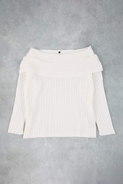 Trendyol Curve Ecru Soft Textured Carmen Collar Knitwear Sweater Tbbaw25An00002