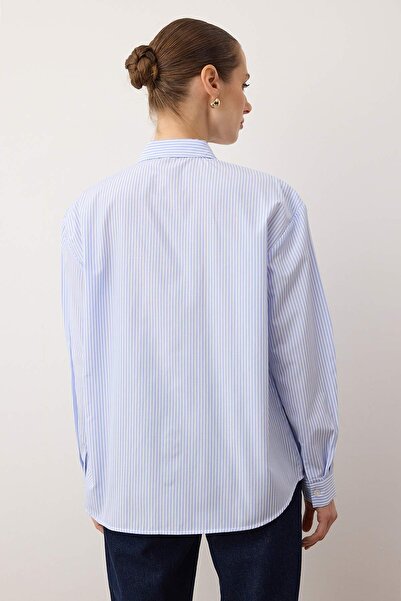 Trendyol Collection Kék csíkos zseb részletes oversize/széles szabású szőtt ing TWOAW23GO00359