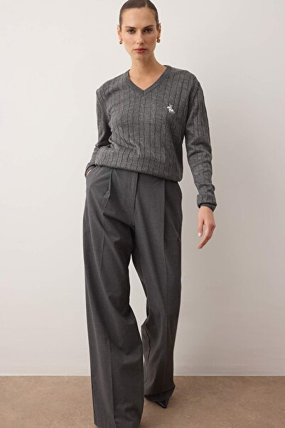 Trendyol Collection В'язка з антрацитовим вишиванням, V-подібний виріз, трикотажний светр TWOAW26KZ00259