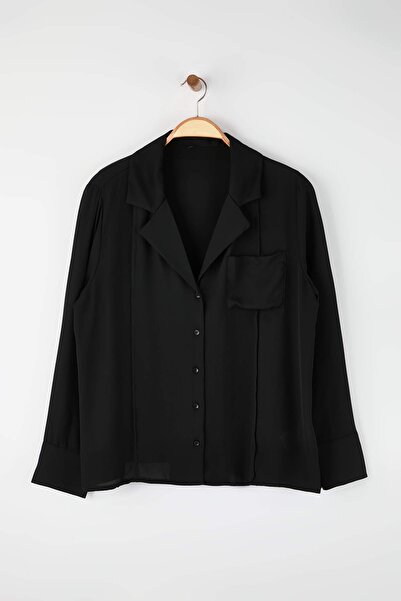 Trendyol Curve Черна риза с яка и джоб, голям размер TBBAW26AX00006