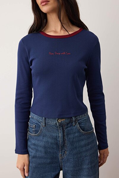 Trendyol Collection Navy Blue Embroidered Fitted/Bodycon Contrast Detailed Knitted T-Shirt Twoaw26Ts00019