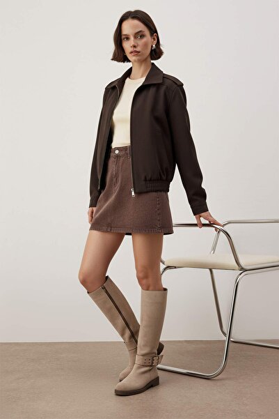 TRENDYOL SHOES Dámské jezdecké boty s plochou podrážkou a detailem s očkem z norkové kožešiny TAKAW26CZ00000