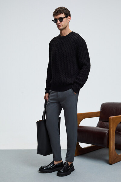 GRIMELANGE Μαύρο πουλόβερ από πλεκτό ύφασμα με στρογγυλή λαιμόκοψη VINTLACE για άνδρες