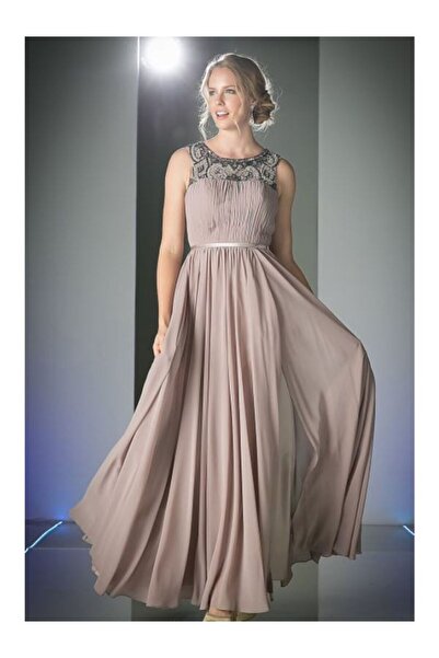 Ladivine Los Angeles Long beige evening dress with a cloche made of veil