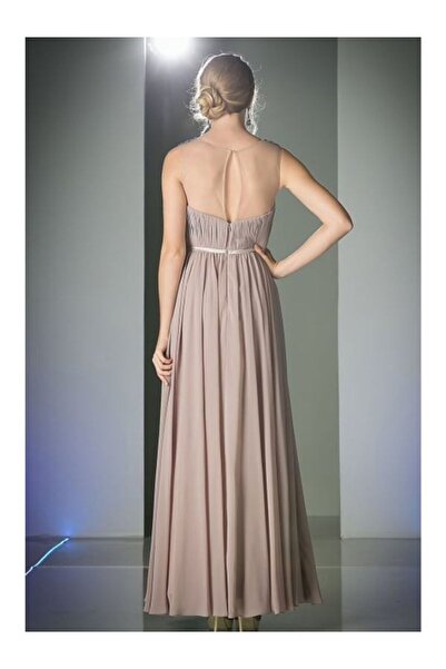 Ladivine Los Angeles Long beige evening dress with a cloche made of veil