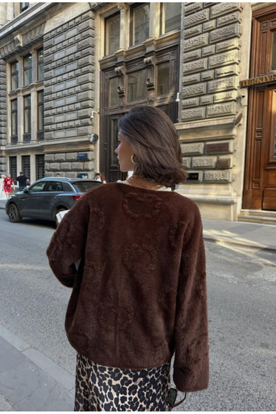 Vaveyla Καφέ γυναικεία πλεκτή ζακέτα με λαιμόκοψη σε σχήμα V