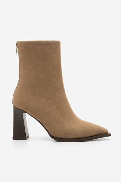 Marjin Kadın Topuklu Bot Sivri Burun Arkadan Fermuarlı Kalın Ökçe Kikas Taba Süet