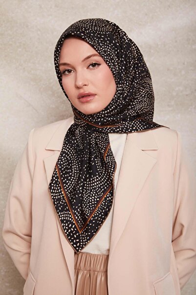 Levidor Μαύρο-μινκέ πουά φλατ παπούτσια με στάμπα. Μεταξωτό μαντήλι από μετάξι