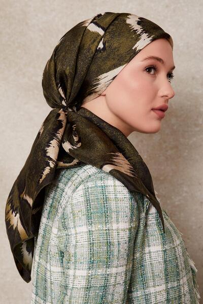 Levidor وشاح حريري بنمط متعرج رياضي باللون الكاكي