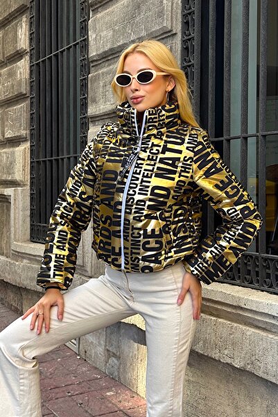 Keyifli Moda Kadın Gold Parlak Yazılı Dik Yaka Kısa Şişme Mont