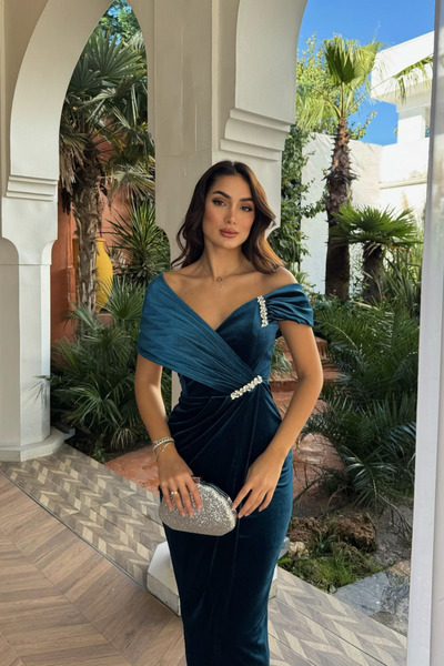 Sindimoda Felicia Omuz Taş Detay Kayık Yaka Kadife Abiye 9361