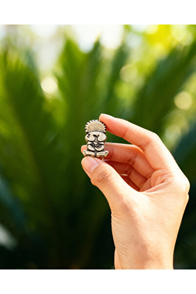 Zaytoon Filistin Hanzala Simgisi Gri Renki Rozeti A300002