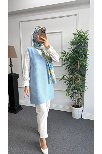 Nisa Nalbantoğlu Скромна пуловер от бебешко синьо туид