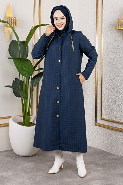 Tesettür Dünyası Kapüşonlu Zincir Detaylı Kapitone Kap TSD250162 Lacivert