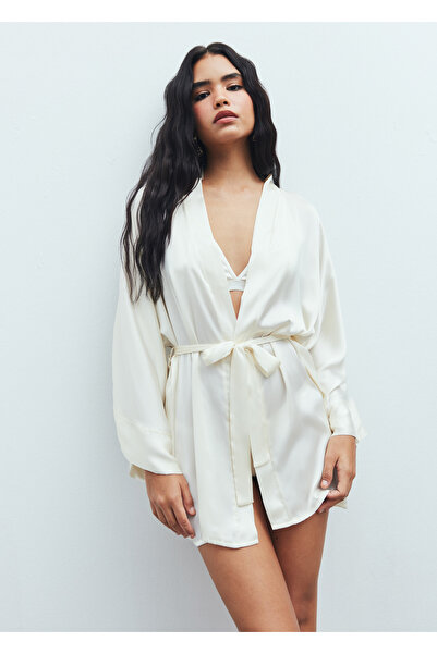 Feu De Elu Ecru Short Satin Fumée Dressing Gown / Kimono