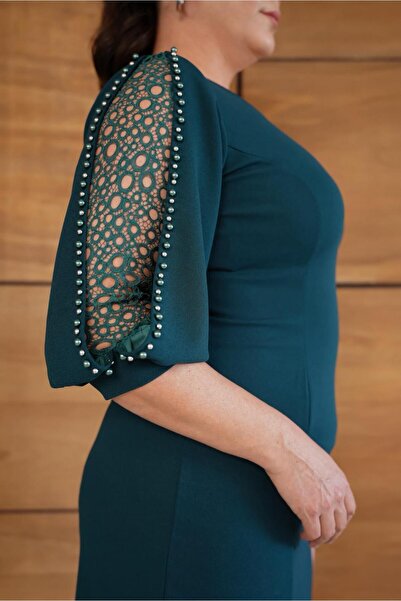 Butik Nilyam Γυναικείο βραδινό φόρεμα 24073 με κέντημα με πέρλες με λαιμόκοψη με λαιμόκοψη