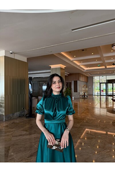 Sheeny Nil Zümrüt Yeşili Kloş Etek Kısa Kol Midi Boy Saten Abiye Elbise