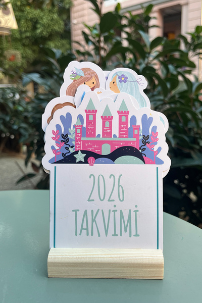Anime Marketi 2026 Deniz Kızı Temalı Ahşap Ayaklı Masa Takvimi | 18x12 cm Özel Tasarım Takvim