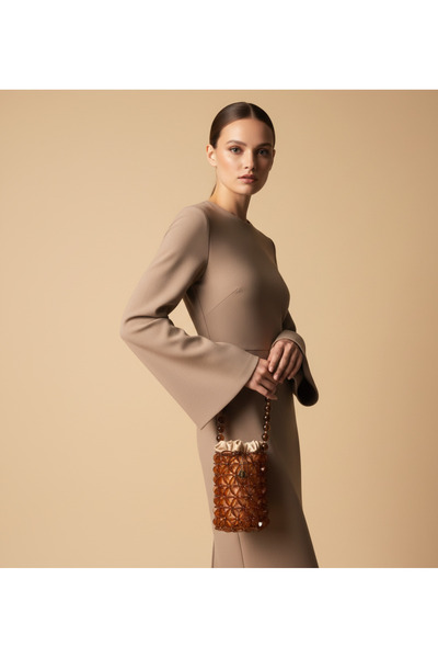 Las Perlas العقيق - حقيبة يد بتصميم خرز كريستالي