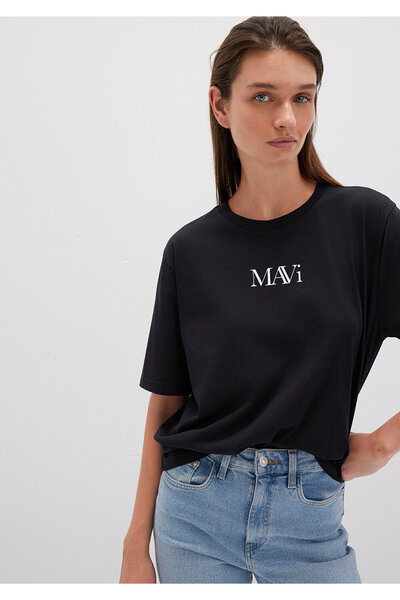 Mavi Λογότυπο Μαύρο T-Shirt κανονική εφαρμογή / κανονική κοπή 1611594-900