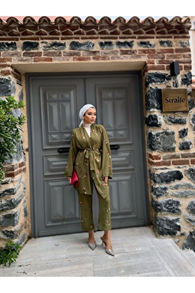 comstar Embroidered Kimono Set