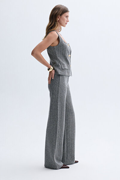 Mudo Fitted Square Neck Sleeveless Jacket