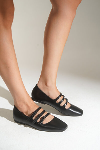 Capone Outfitters Marcelle Blunt Toe Three Buckle Strap Women's Ballerinas