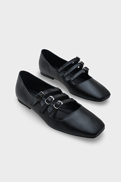 Capone Outfitters Marcelle Blunt Toe Three Buckle Strap Women's Ballerinas