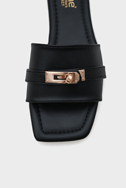 Capone Outfitters Кои са дамските чехли