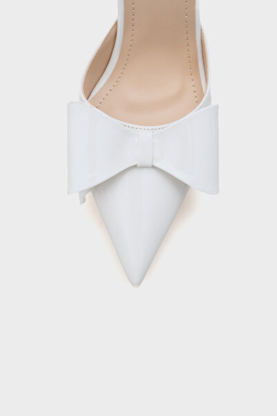 Capone Outfitters Жіночі туфлі Rona з гострим носком, бантиком і ремінцем на зап'ясті