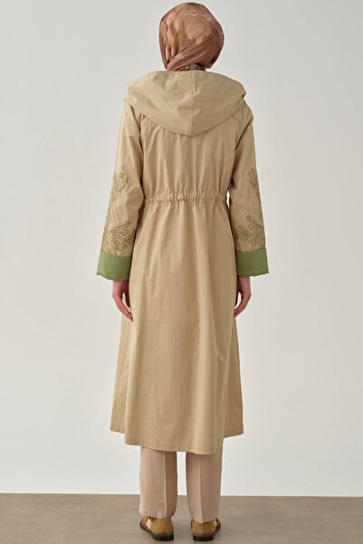 Tuğba Kombinli Kollar Nakışlı Trençkot - Bej