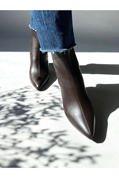 leopar by çetinay clv902 | Kadın Kahve Deri Sivri Burun Premium Deri Topuklu Bot – Zarif & Fermuarlı Tasarım