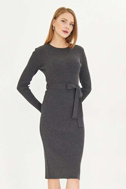 Irmak Kerekli Γυναικείο φόρεμα από πλεκτό ανθρακί με λαιμόκοψη και κοτλέ ζώνες 4080