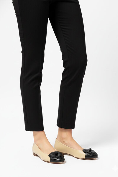 Deriderim Beige Leather Ballerinas with Flower Detail