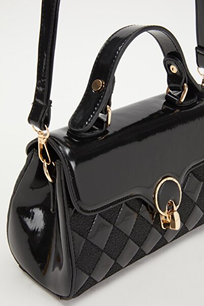 Levidor Diamond Pattern Handbag