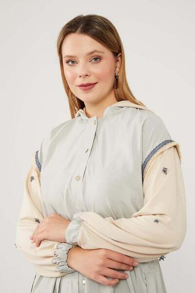 Levidor Πράσινο-Μπεζ καμπαρντίνα με με κουκούλα κεντημένα μανίκια