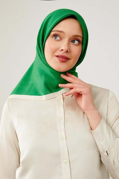 Levidor Green Piping Color Transitional Prague Scarf