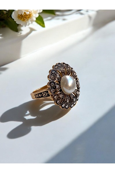 FAYRA ACCESSORIES خاتم من حجر الزركون على شكل زهرة اللؤلؤ