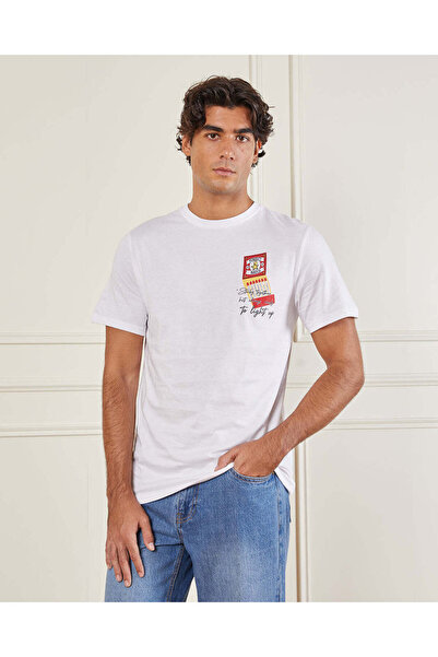 REDTAG تي شيرت رجالي أبيض أساسي برسومات جرافيكية