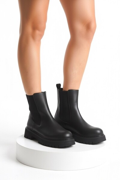 ELAIA SHOES Γυναικείες μπότες LYON από μαύρο συνθετικό δέρμα με λεπτομέρεια από καουτσούκ με χοντρή σόλα