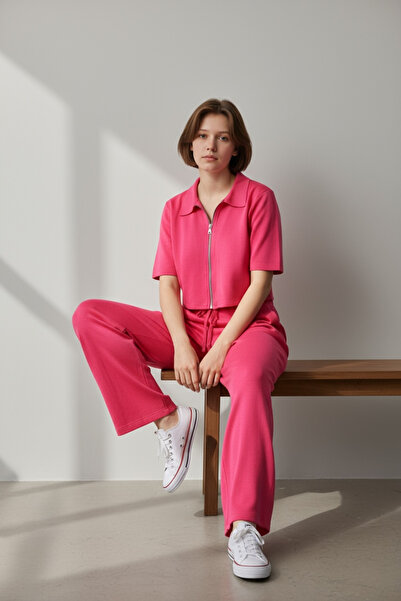 NEWCO Women's Zippered Crop Top & Elastic Waistband Comfortable Cut Two-Piece Set